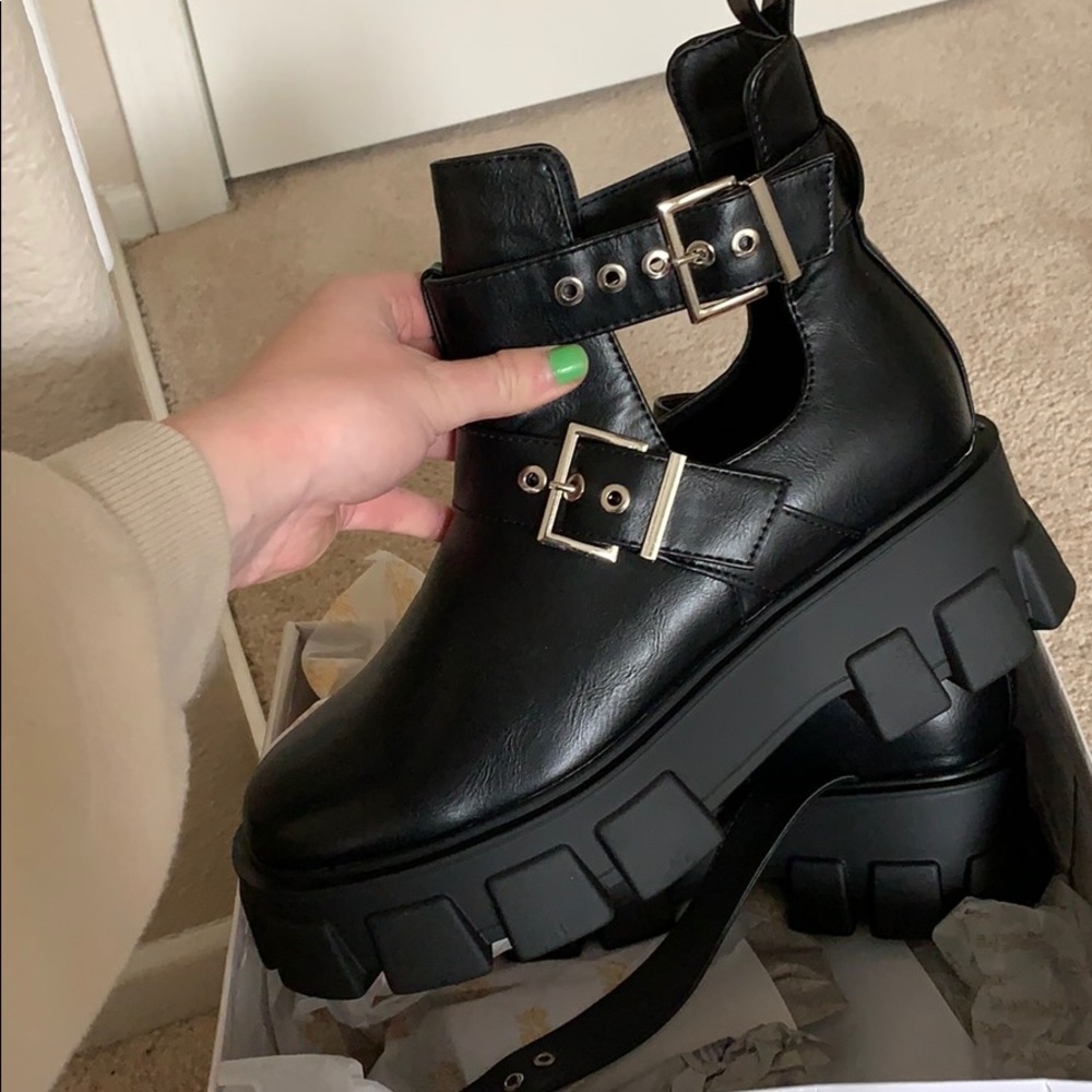 Women’s chunky boots
